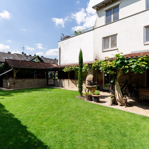 Großzügiger Garten