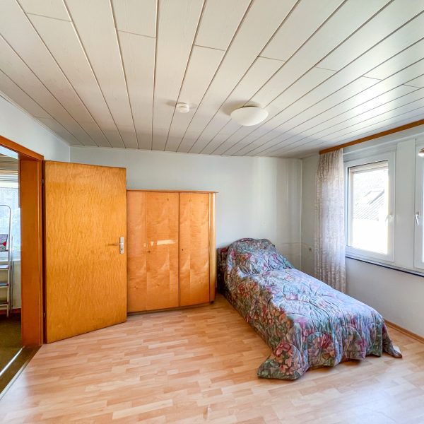 Schlafzimmer 1