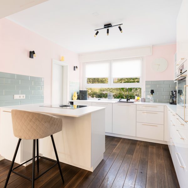 Moderne offene Küche