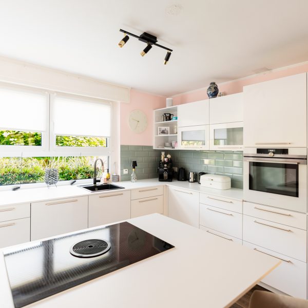 Moderne offene Küche