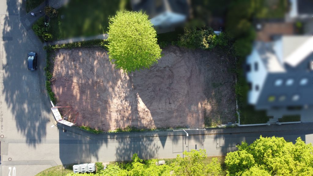 Sonniges Eckgrundstück