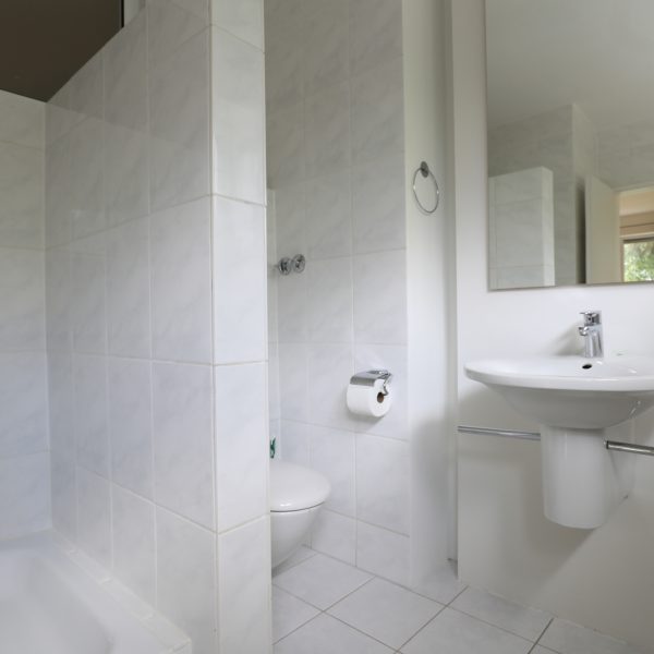 Tageslicht-Badezimmer mit Dusche 2