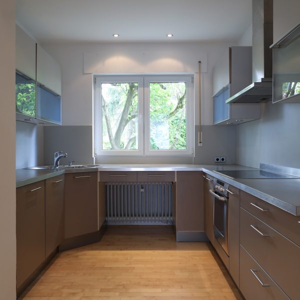 Voll ausgestattete Einbauküche