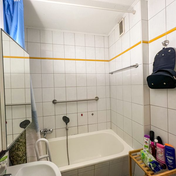 Badezimmer mit Badewanne