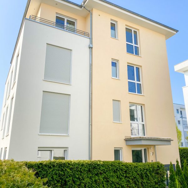 Außenansicht des gepflegten Dreifamilienhauses
