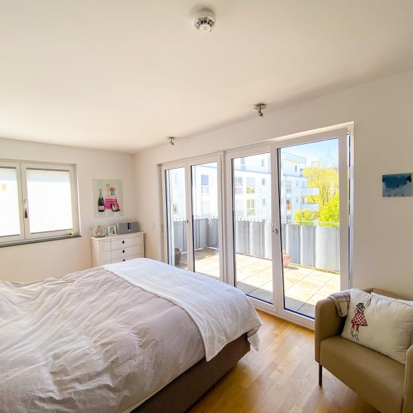 Master-Schlafzimmer mit eigenem Balkon