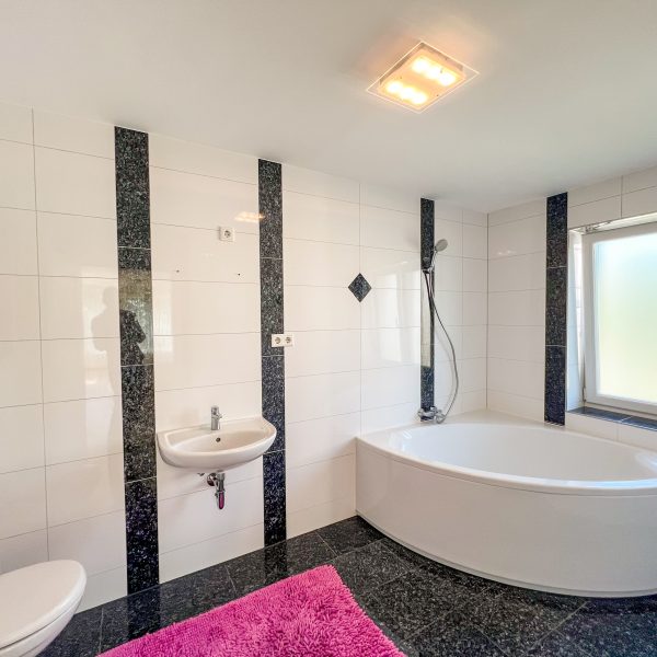 Elternbadezimmer