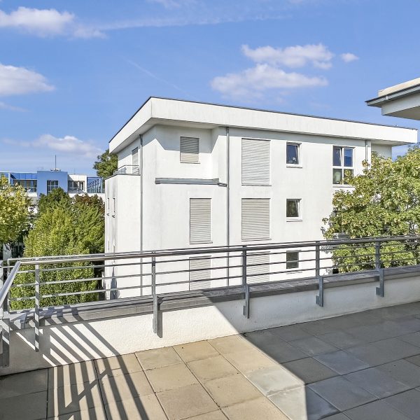 Umlaufende Dachterrasse